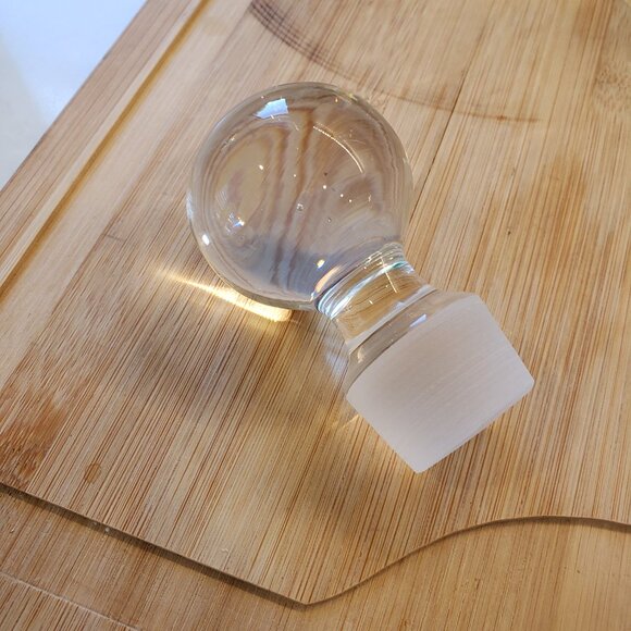 Vintage Liquor Decanter With Stopper - Picture 5 of 6